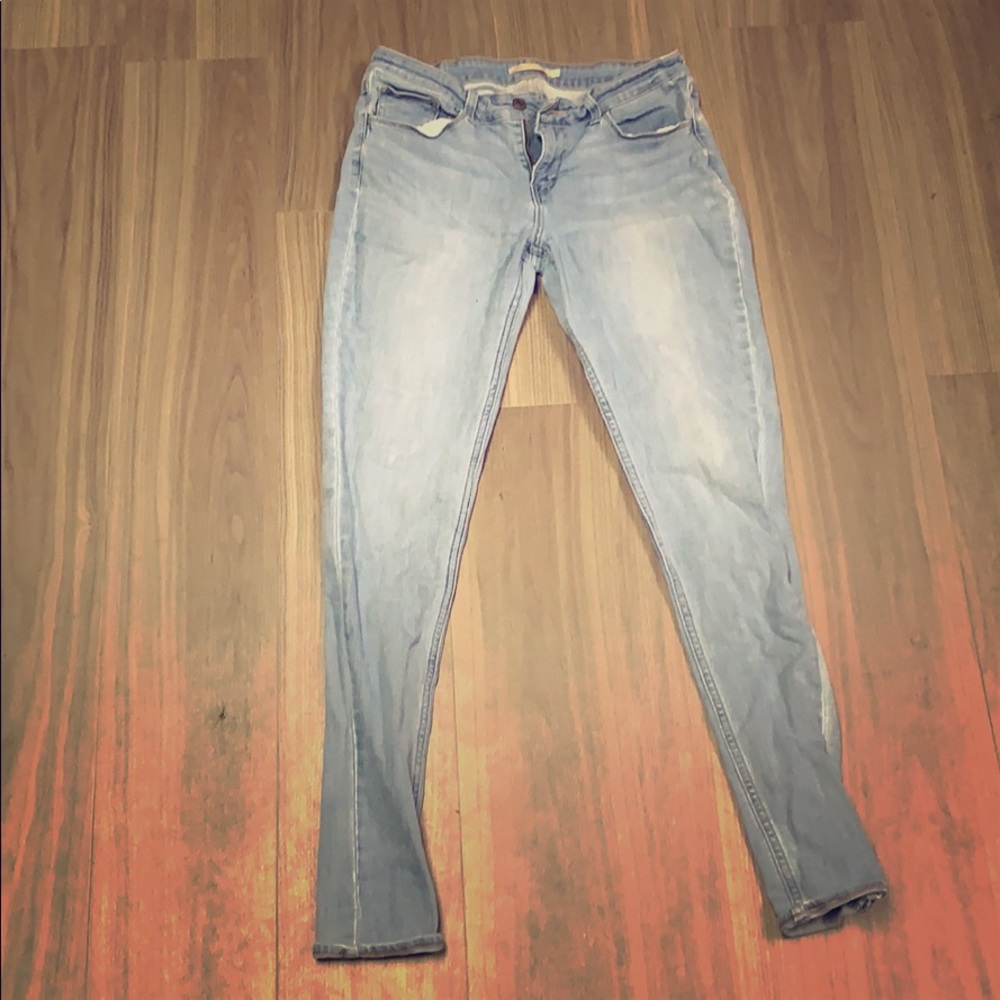 Light wash skinny jeans